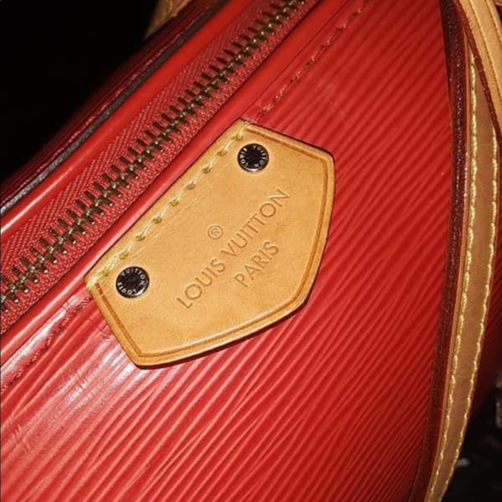 Accepting offers!! AUTHENTIC LOUIS VUITTON EPI DOC bb COQUELICOT - Picture 8 of 12